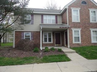 1656 Emerson Cir, Rochester, MI 48307