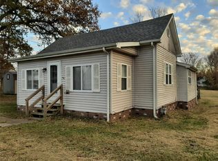 703 E 9th St, Johnston City, IL 62951