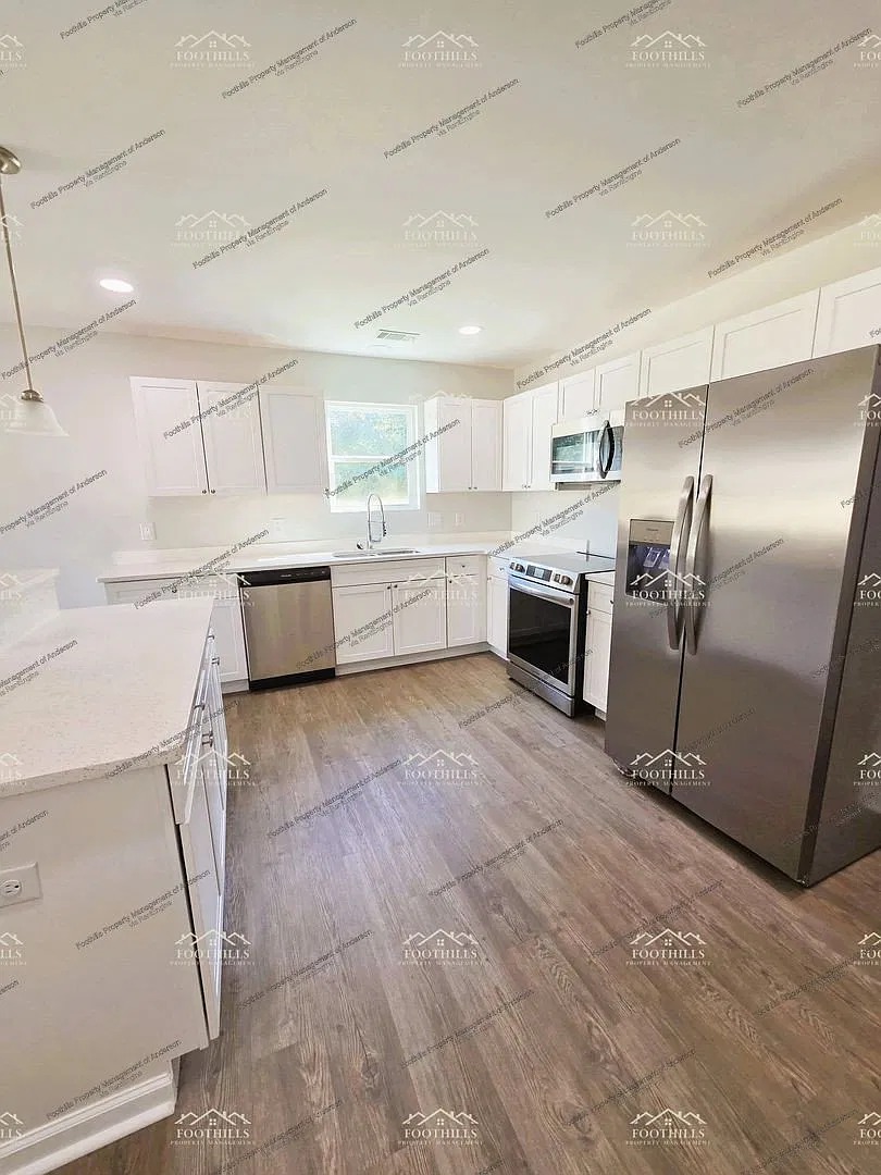 3 bed, 2.5 bath, 1248 sqft, $1,595 — Photo 3
