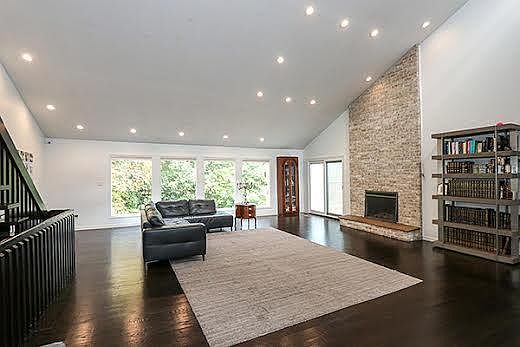 3rd image of 35 Old Pond Rd