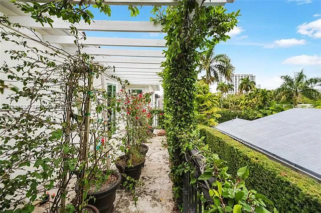 1898 S Miami Ave — Photo 46