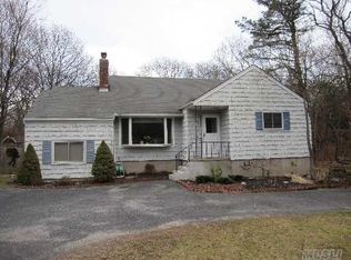 49 Oregon Ave, Medford, NY 11763