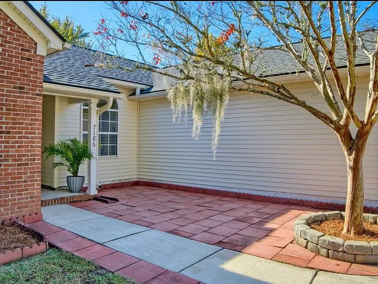 7186 Windmill Creek Rd — Photo 4