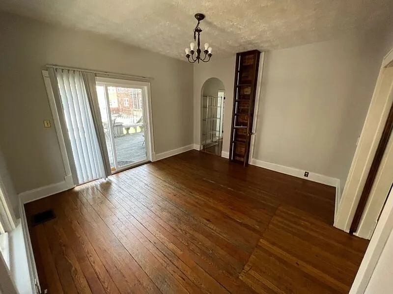 6 bed, 3.0 bath, $3,600 — Photo 3