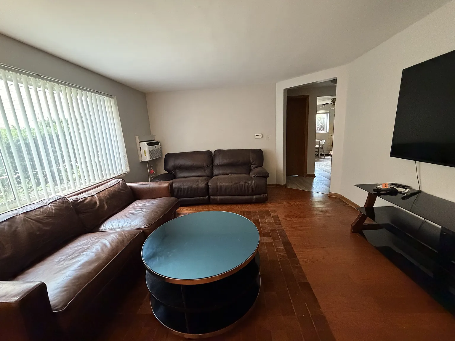 6780 N Sauganash Ave — Photo 2