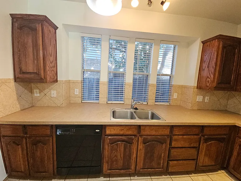10945 Hawks Landing Rd — Photo 6