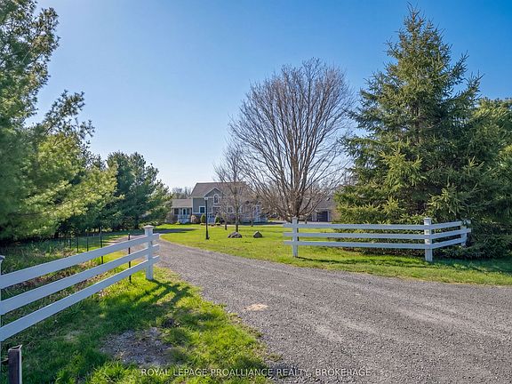 3rd image of 2489 Quabbin Rd