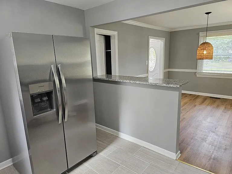 3907 E Chatham Dr — Photo 8