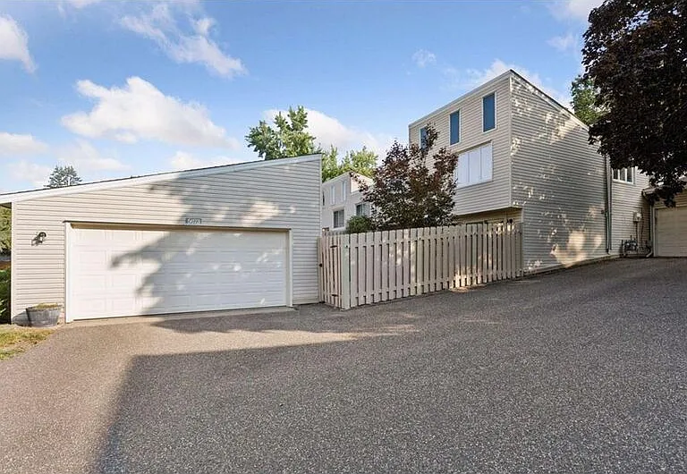5673 W Bavarian Pass NE — Photo 14