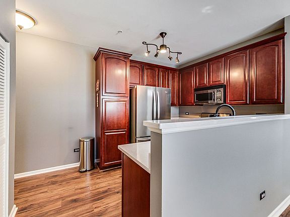 3rd image of 572 Blue Springs Dr