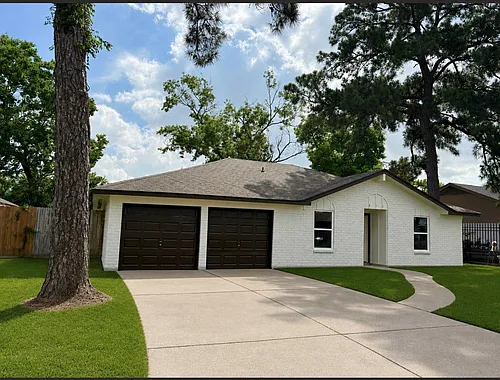 815 Centerwood Dr Photo 1
