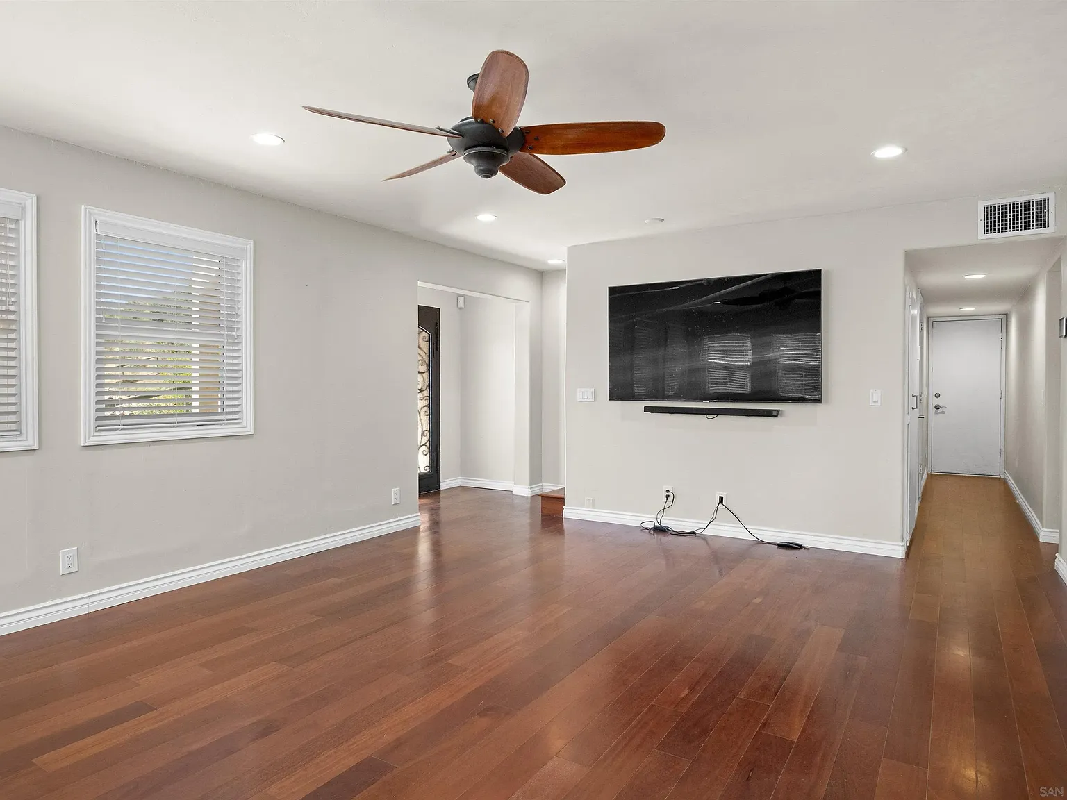 3 bed, 3.0 bath, 1884 sqft, $4,395 — Photo 4