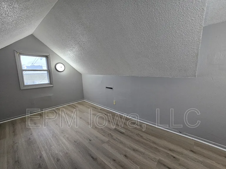 301 Rath St — Photo 11