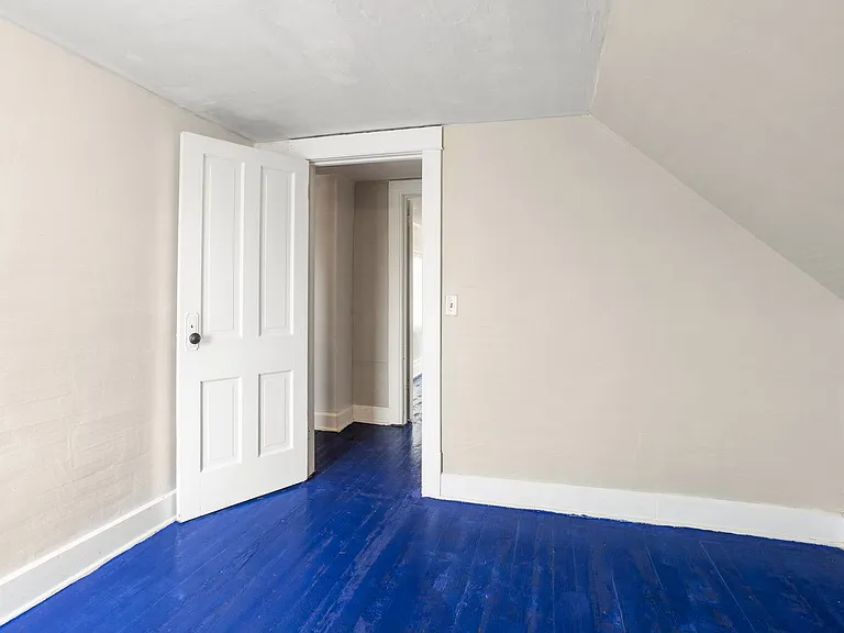 615 E 3rd St — Photo 18