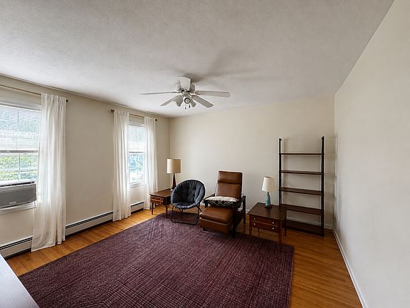 4th image of 286 Salem St