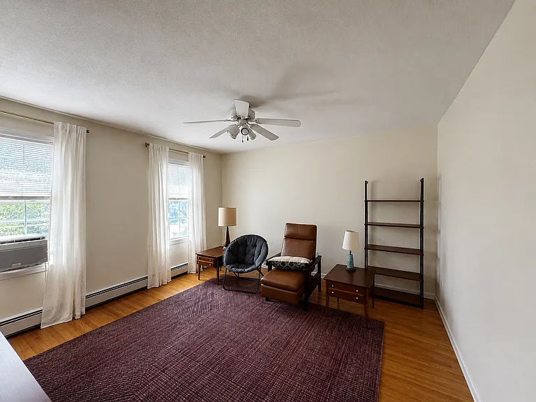 286 Salem St — Photo 4