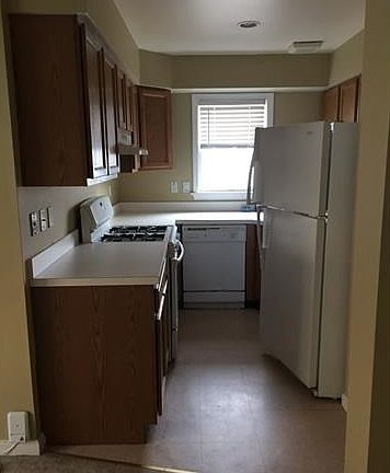 4th image of 13 Delia Ct