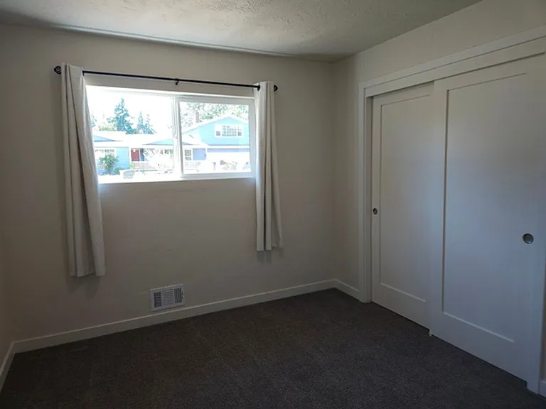 3994 Crestview Dr S — Photo 15