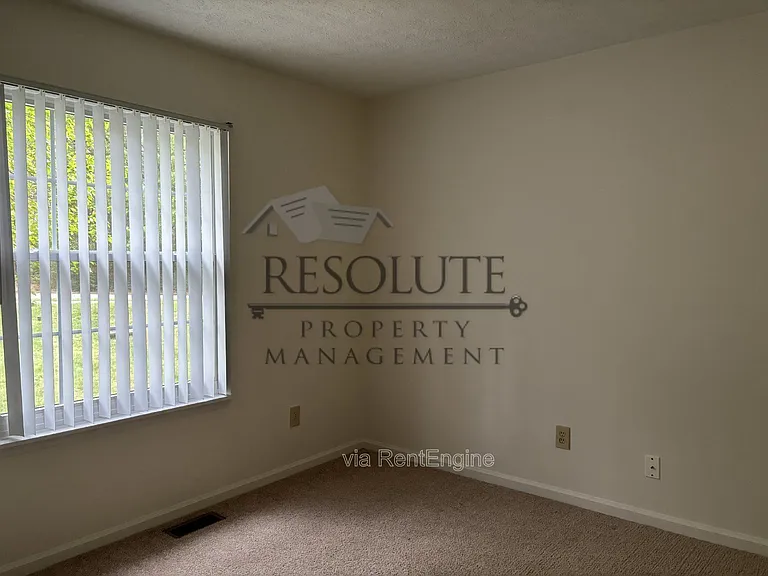 2204 Brett Cir — Photo 5