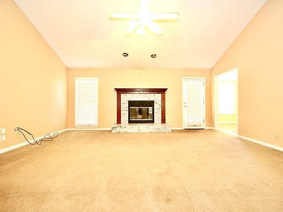 5th image of 4408 Woodfield Dr