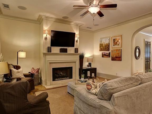 5th image of 719 Carpenter Way