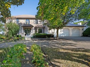 1520 Winterberry Ln, Darien, IL 60561