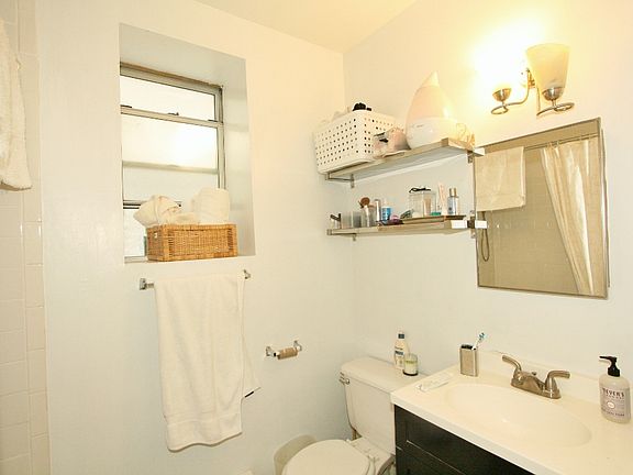 5th image of 630 Union St APT 1E