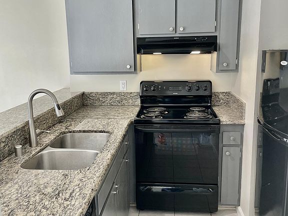 5th image of 4600 Lamont St Unit 4-215