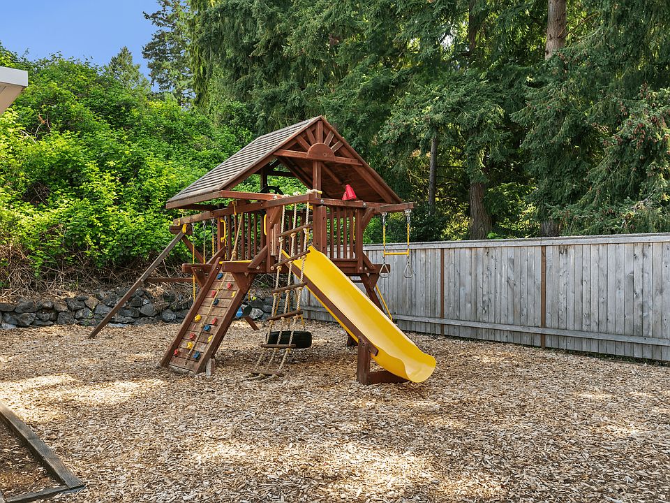 Playground l Warner Park Apartments l Tacoma, WA