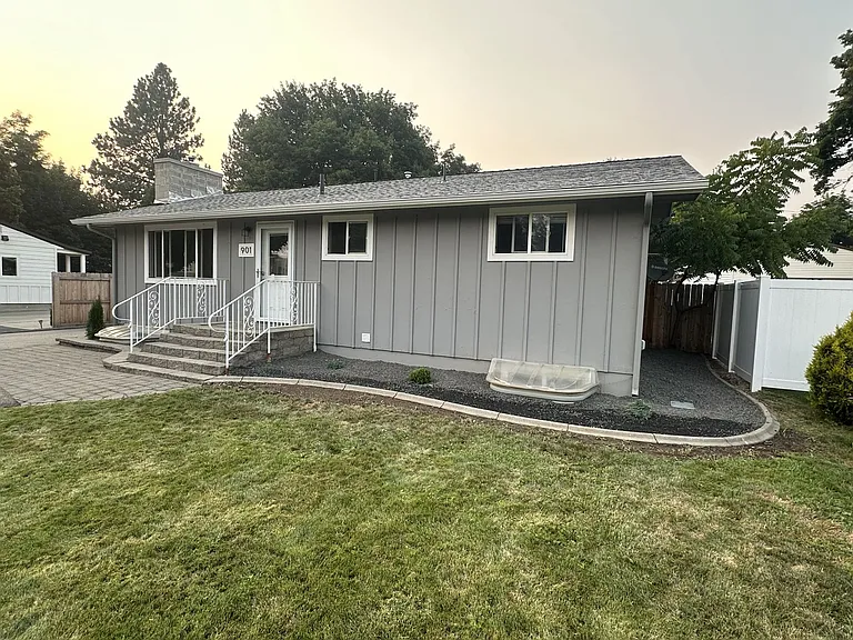 901 W Lacrosse Ave — Photo 1