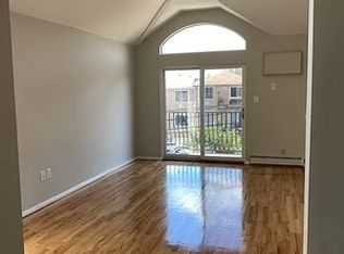 20-18 38th St #3F, Astoria, NY 11105