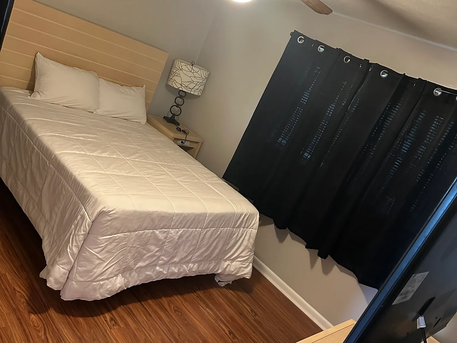 3 bed, 982 sqft, $3,500 — Photo 4