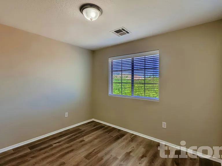 924 S 240th Dr — Photo 15