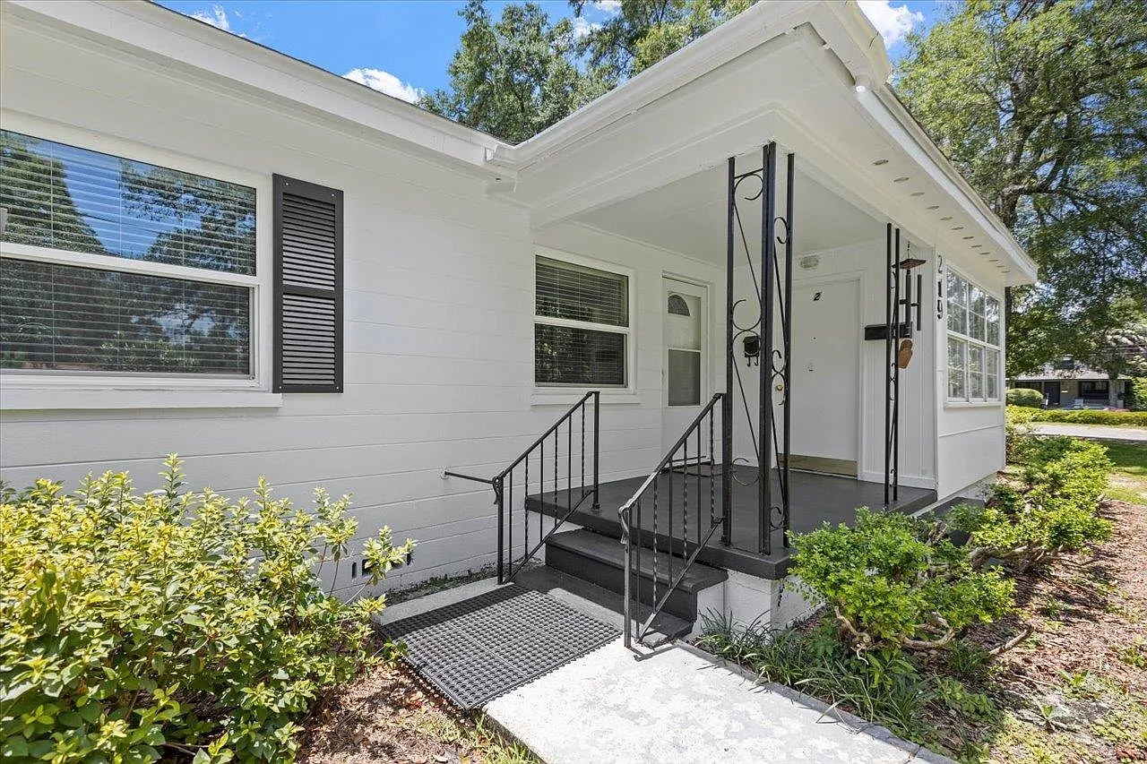 2 bed, 969 sqft, $1,650 — Photo 2