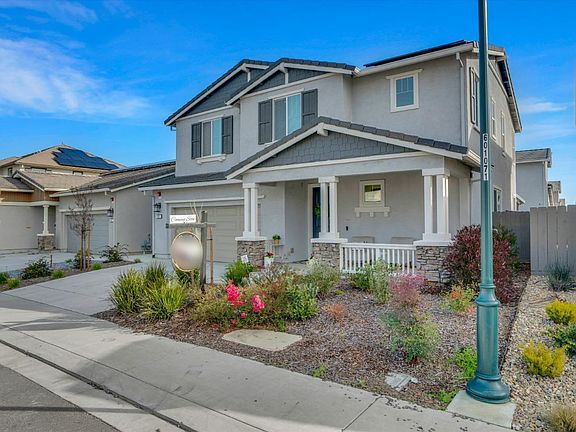 3rd image of 821 Cosmos Drive