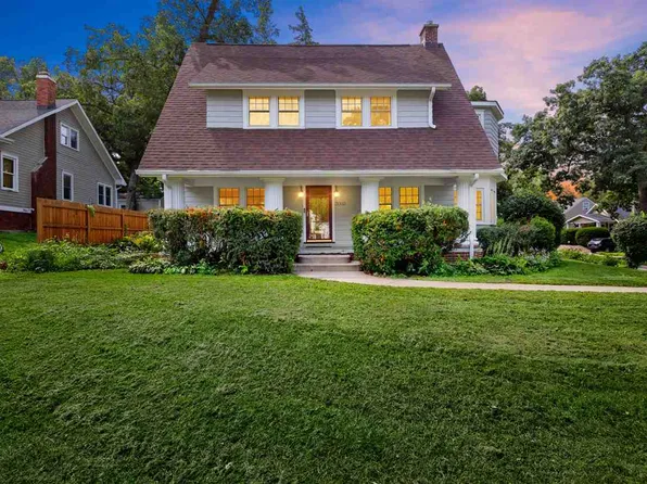 2003 Glenway Dr SE, Cedar Rapids, IA 52403