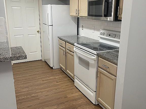 5th image of 14804 Lenox Dr