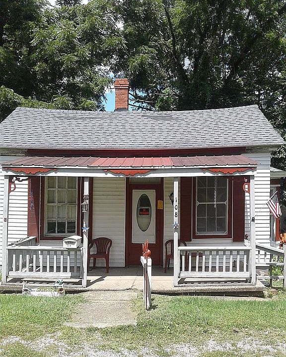 2nd image of 108 E Butler St