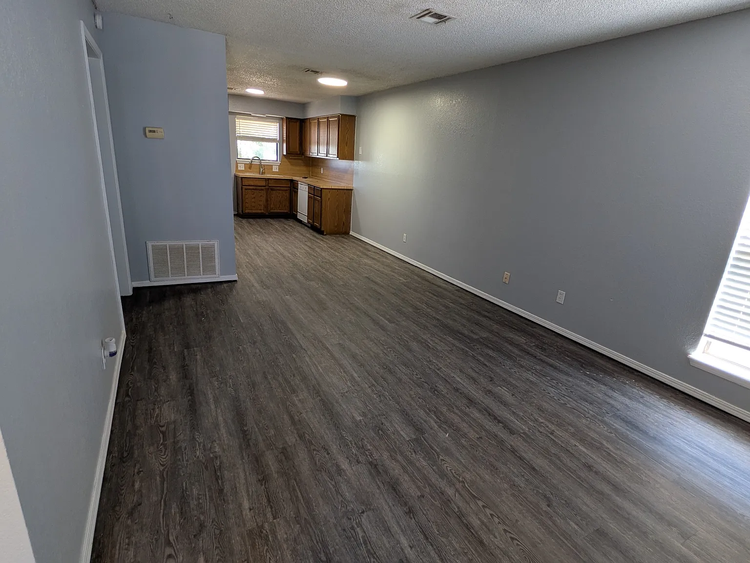 712 Swan Lake Rd — Photo 4