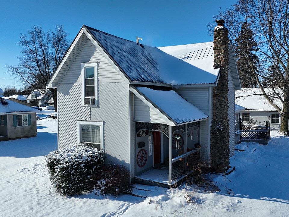 1st image of 602 Maple St