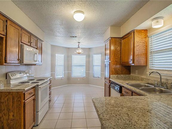 3rd image of 3609 Alexandria Dr