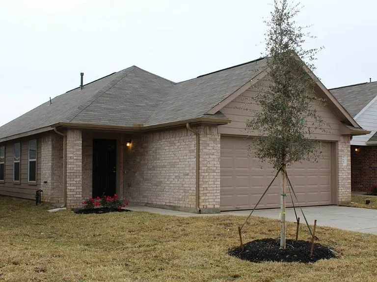 5627 Plantation Forest Dr — Photo 1