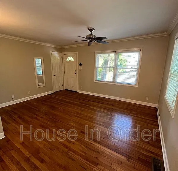 34 Erskine Ave — Photo 3