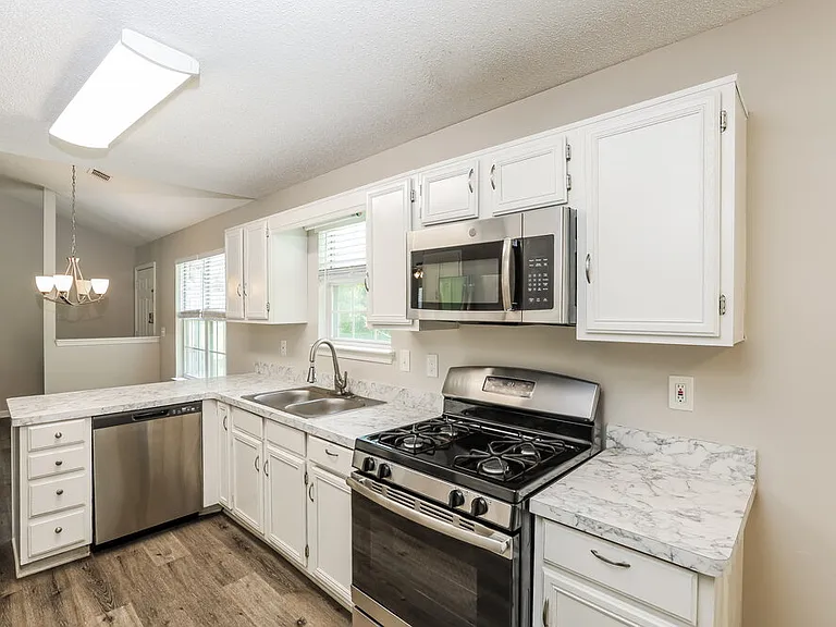 1310 Waterton Trl — Photo 7