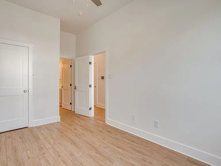 2333 Benbrook Blvd — Photo 10
