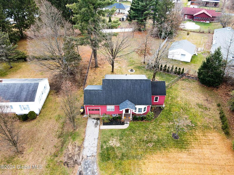 4th image of 36 Woodlawn Avenue
