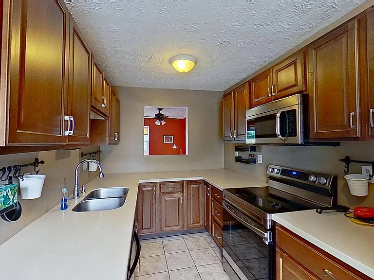 21837 Ronald Dr — Photo 16