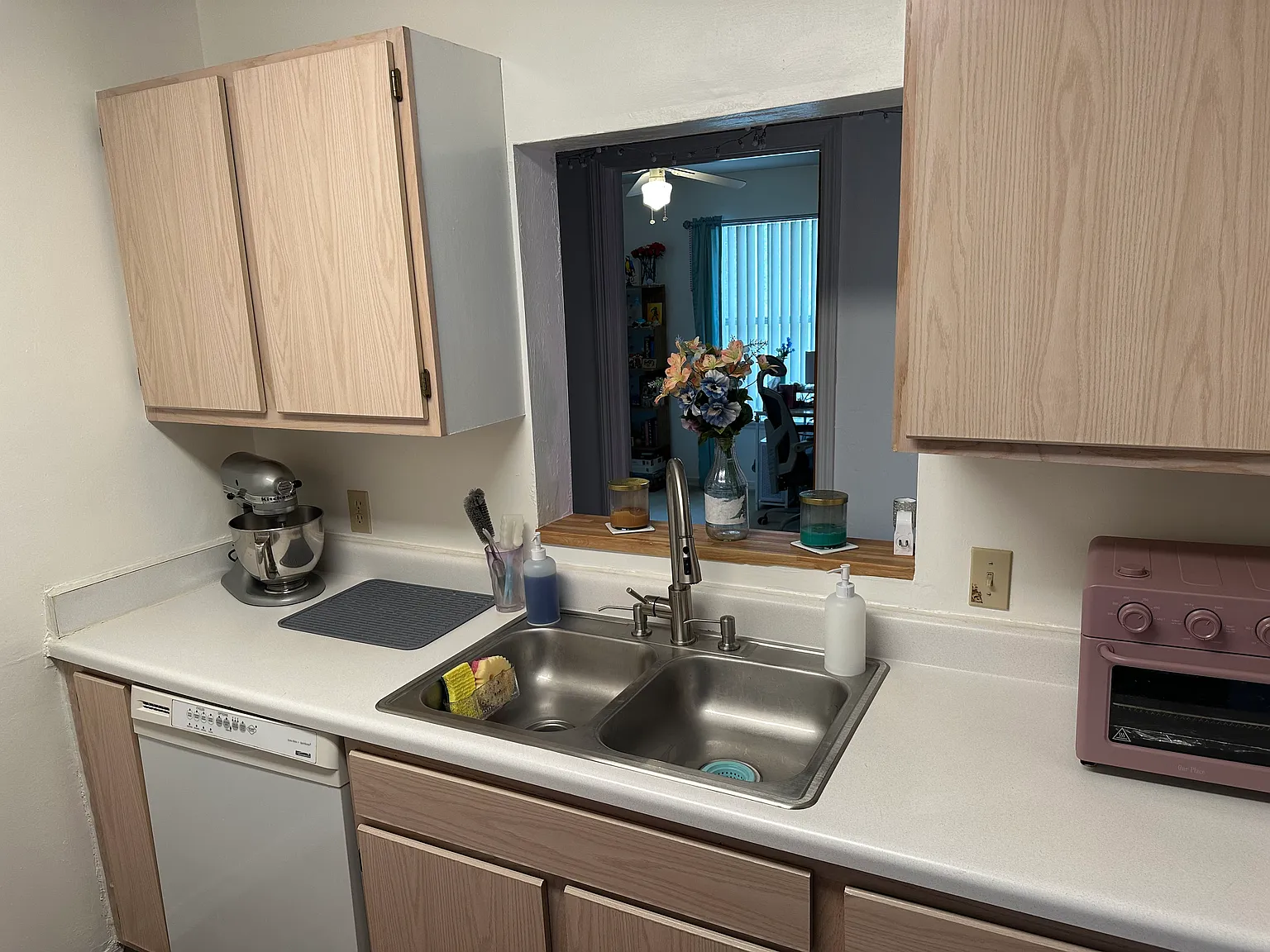 2 bed, 888 sqft, $1,450 — Photo 2