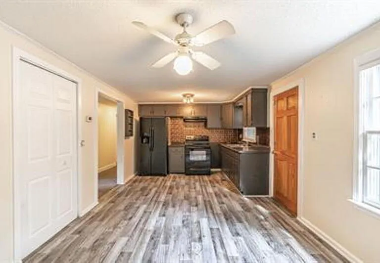 885 S Stephens St — Photo 9