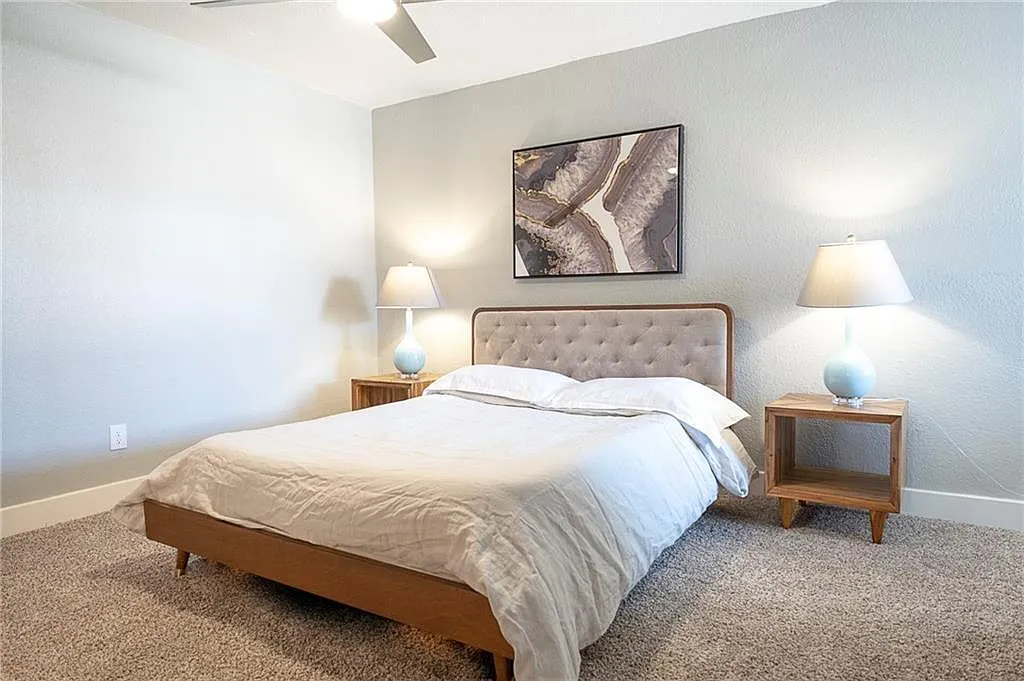 2 bed, 1.0 bath, 900 sqft, $1,695 — Photo 3